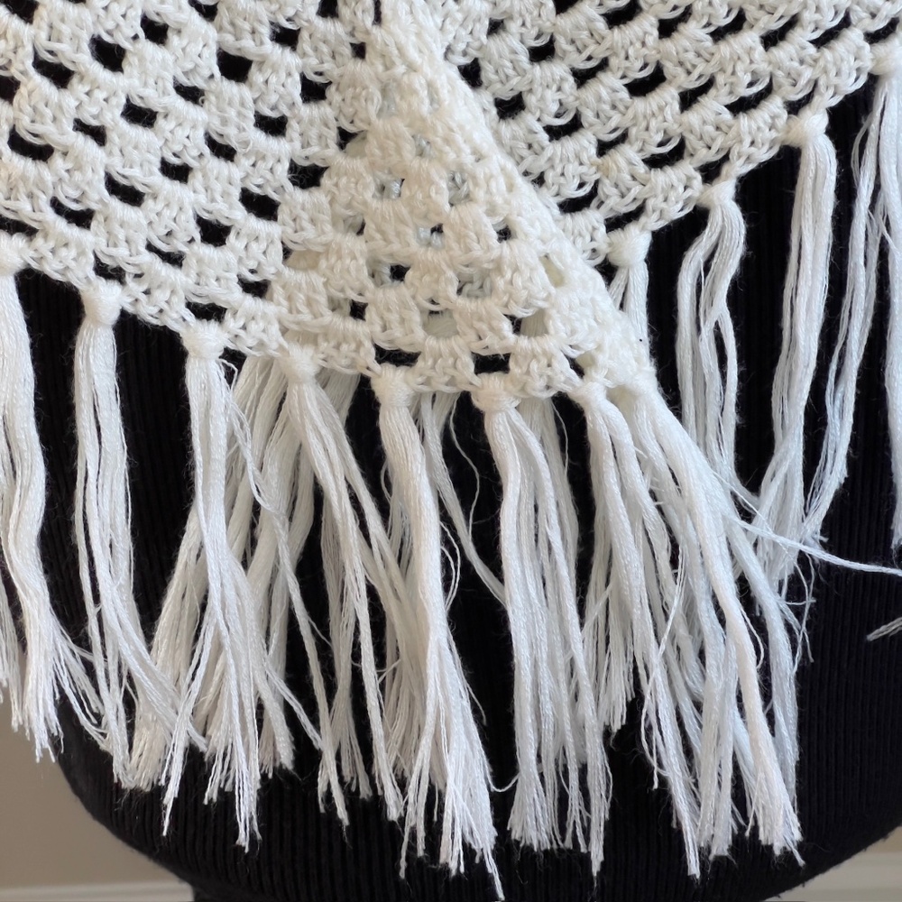 Vintage Cream Hand Crochet Fringed Shawl - Picture 9 of 9